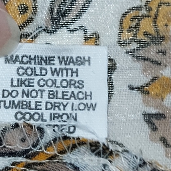 Live 4 Truth Peachy Floral design 1X - Picture 7 of 9